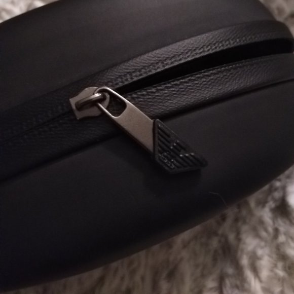 Emporio Armani Sunglasses Case with EA Cloth! - Picture 6 of 8